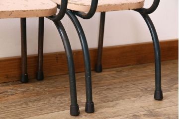 ヴィンテージ家具　イギリス　鉄脚スクールチェア2脚セット(チャイルドチェア、キッズチェア、ダイニングチェア、板座チェア、ベビーチェア、こども椅子、子どもイス、ビンテージ、英国、バラ売り可能)(R-024505)