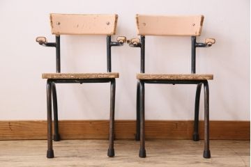 ヴィンテージ家具　イギリス　鉄脚スクールチェア2脚セット(チャイルドチェア、キッズチェア、アームチェア、ダイニングチェア、板座チェア、ベビーチェア、こども椅子、子どもイス、ビンテージ、英国、バラ売り可能)(R-024506)