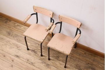 ヴィンテージ家具　イギリス　鉄脚スクールチェア2脚セット(チャイルドチェア、キッズチェア、アームチェア、ダイニングチェア、板座チェア、ベビーチェア、こども椅子、子どもイス、ビンテージ、英国、バラ売り可能)(R-024506)