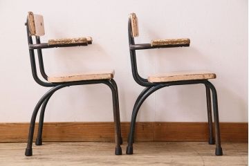 ヴィンテージ家具　イギリス　鉄脚スクールチェア2脚セット(チャイルドチェア、キッズチェア、アームチェア、ダイニングチェア、板座チェア、ベビーチェア、こども椅子、子どもイス、ビンテージ、英国、バラ売り可能)(R-024506)