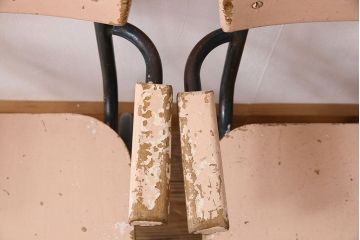 ヴィンテージ家具　イギリス　鉄脚スクールチェア2脚セット(チャイルドチェア、キッズチェア、アームチェア、ダイニングチェア、板座チェア、ベビーチェア、こども椅子、子どもイス、ビンテージ、英国、バラ売り可能)(R-024506)