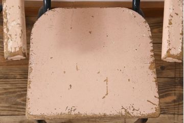 ヴィンテージ家具　イギリス　鉄脚スクールチェア2脚セット(チャイルドチェア、キッズチェア、アームチェア、ダイニングチェア、板座チェア、ベビーチェア、こども椅子、子どもイス、ビンテージ、英国、バラ売り可能)(R-024506)