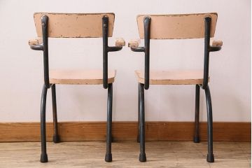 ヴィンテージ家具　イギリス　鉄脚スクールチェア2脚セット(チャイルドチェア、キッズチェア、アームチェア、ダイニングチェア、板座チェア、ベビーチェア、こども椅子、子どもイス、ビンテージ、英国、バラ売り可能)(R-024506)
