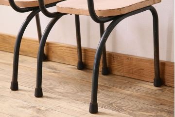 ヴィンテージ家具　イギリス　鉄脚スクールチェア2脚セット(チャイルドチェア、キッズチェア、アームチェア、ダイニングチェア、板座チェア、ベビーチェア、こども椅子、子どもイス、ビンテージ、英国、バラ売り可能)(R-024506)