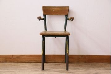 ヴィンテージ家具　イギリス　鉄脚スクールチェア(チャイルドチェア、キッズチェア、アームチェア、ダイニングチェア、板座チェア、ベビーチェア、こども椅子、子どもイス、ビンテージ、英国)