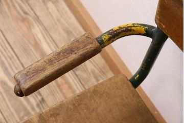 ヴィンテージ家具　イギリス　鉄脚スクールチェア(チャイルドチェア、キッズチェア、アームチェア、ダイニングチェア、板座チェア、ベビーチェア、こども椅子、子どもイス、ビンテージ、英国)