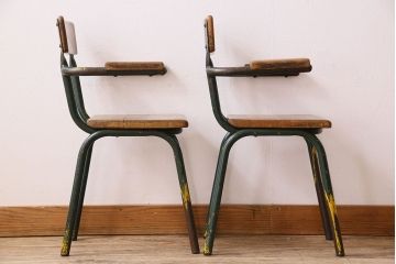 ヴィンテージ家具　イギリス　鉄脚スクールチェア2脚セット(チャイルドチェア、キッズチェア、アームチェア、ダイニングチェア、板座チェア、ベビーチェア、こども椅子、子どもイス、ビンテージ、英国、バラ売り可能)(R-024508)
