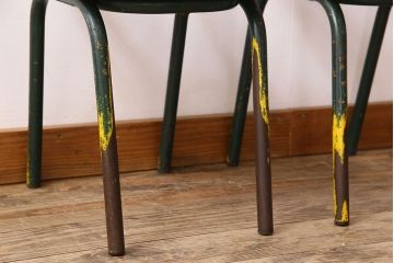 ヴィンテージ家具　イギリス　鉄脚スクールチェア2脚セット(チャイルドチェア、キッズチェア、アームチェア、ダイニングチェア、板座チェア、ベビーチェア、こども椅子、子どもイス、ビンテージ、英国、バラ売り可能)(R-024508)