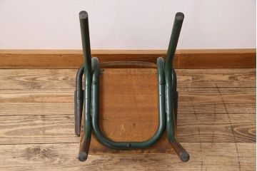 ヴィンテージ家具　イギリス　鉄脚スクールチェア(チャイルドチェア、キッズチェア、アームチェア、ダイニングチェア、板座チェア、ベビーチェア、こども椅子、子どもイス、ビンテージ、英国)