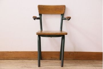ヴィンテージ家具　イギリス　鉄脚スクールチェア(チャイルドチェア、キッズチェア、アームチェア、ダイニングチェア、板座チェア、ベビーチェア、こども椅子、子どもイス、ビンテージ、英国)(1)