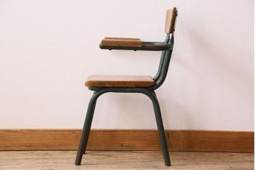 ヴィンテージ家具　イギリス　鉄脚スクールチェア(チャイルドチェア、キッズチェア、アームチェア、ダイニングチェア、板座チェア、ベビーチェア、こども椅子、子どもイス、ビンテージ、英国)(1)