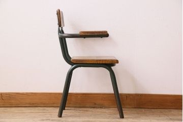 ヴィンテージ家具　イギリス　鉄脚スクールチェア(チャイルドチェア、キッズチェア、アームチェア、ダイニングチェア、板座チェア、ベビーチェア、こども椅子、子どもイス、ビンテージ、英国)(1)
