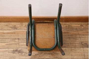 ヴィンテージ家具　イギリス　鉄脚スクールチェア(チャイルドチェア、キッズチェア、アームチェア、ダイニングチェア、板座チェア、ベビーチェア、こども椅子、子どもイス、ビンテージ、英国)(1)
