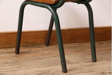 ヴィンテージ家具　イギリス　鉄脚スクールチェア(チャイルドチェア、キッズチェア、アームチェア、ダイニングチェア、板座チェア、ベビーチェア、こども椅子、子どもイス、ビンテージ、英国)(1)