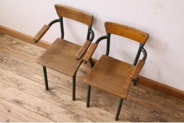 ヴィンテージ家具　イギリス　鉄脚スクールチェア2脚セット(チャイルドチェア、キッズチェア、アームチェア、ダイニングチェア、板座チェア、ベビーチェア、こども椅子、子どもイス、ビンテージ、英国、バラ売り可能)(R-024515)