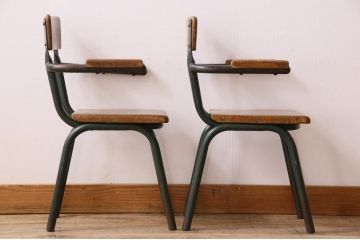 ヴィンテージ家具　イギリス　鉄脚スクールチェア2脚セット(チャイルドチェア、キッズチェア、アームチェア、ダイニングチェア、板座チェア、ベビーチェア、こども椅子、子どもイス、ビンテージ、英国、バラ売り可能)(R-024515)