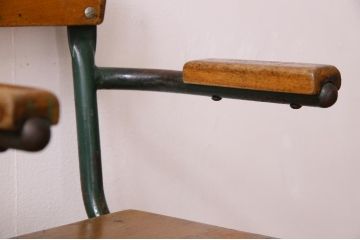 ヴィンテージ家具　イギリス　鉄脚スクールチェア2脚セット(チャイルドチェア、キッズチェア、アームチェア、ダイニングチェア、板座チェア、ベビーチェア、こども椅子、子どもイス、ビンテージ、英国、バラ売り可能)(R-024515)