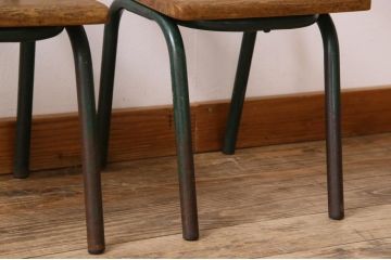 ヴィンテージ家具　イギリス　鉄脚スクールチェア2脚セット(チャイルドチェア、キッズチェア、アームチェア、ダイニングチェア、板座チェア、ベビーチェア、こども椅子、子どもイス、ビンテージ、英国、バラ売り可能)(R-024515)