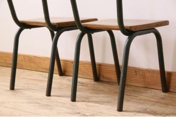 ヴィンテージ家具　イギリス　鉄脚スクールチェア2脚セット(チャイルドチェア、キッズチェア、アームチェア、ダイニングチェア、板座チェア、ベビーチェア、こども椅子、子どもイス、ビンテージ、英国、バラ売り可能)(R-024515)