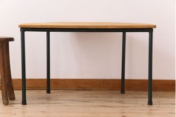 ヴィンテージ家具　半円型天板　鉄脚スクールデスク(キッズデスク)　イギリス　ビンテージ(1)