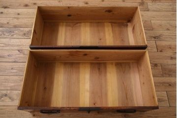 アンティーク家具　檜材天板　鉄脚付き　アンティークの衣装箪笥ローボード(時代箪笥)