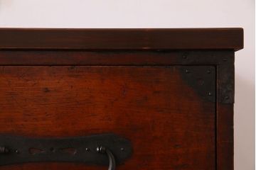 アンティーク家具　檜材天板　鉄脚付き　アンティークの衣装箪笥ローボード(時代箪笥)