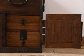 アンティーク家具　檜材天板　アンティークの衣装箪笥ローボード(時代箪笥)