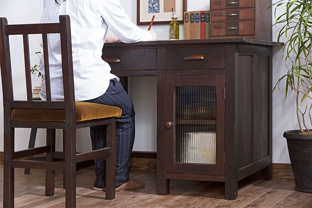 レトロ家具　和製アンティーク　モールガラス入り!古い檜材製のレトロな片袖机(学習机・デスク)