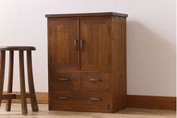 レトロ家具　昭和レトロ　古い桐材の小ぶりでシンプルなアンティーク収納棚