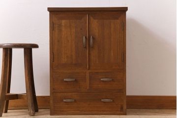 レトロ家具　昭和レトロ　古い桐材の小ぶりでシンプルなアンティーク収納棚