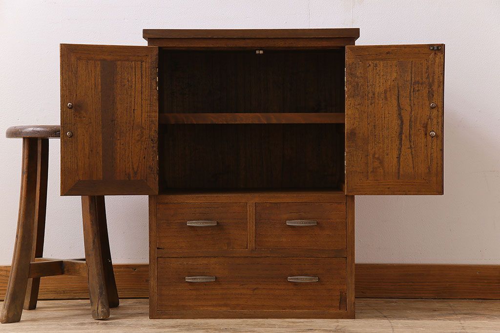 レトロ家具　昭和レトロ　古い桐材の小ぶりでシンプルなアンティーク収納棚