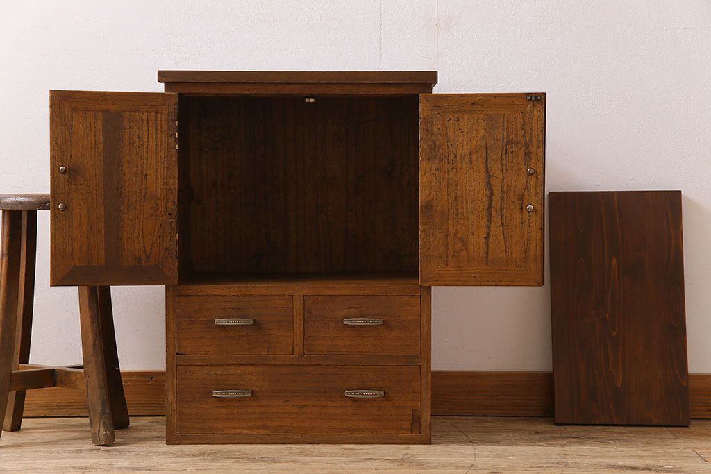 レトロ家具　昭和レトロ　古い桐材の小ぶりでシンプルなアンティーク収納棚