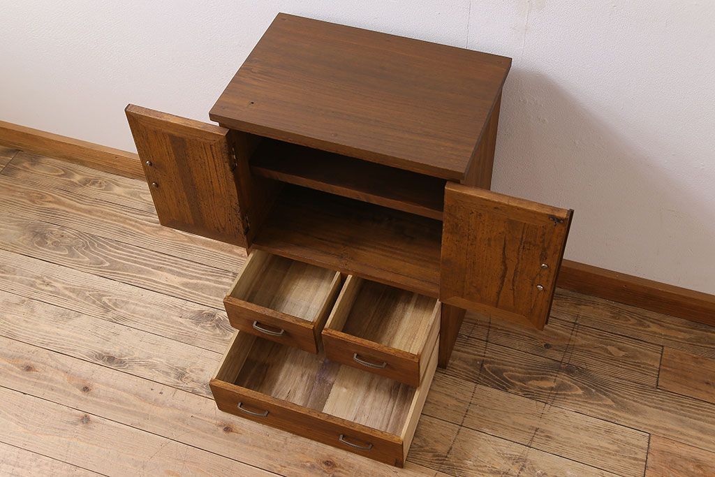 レトロ家具　昭和レトロ　古い桐材の小ぶりでシンプルなアンティーク収納棚
