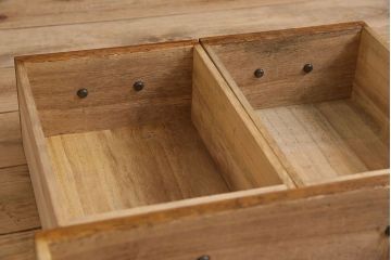 レトロ家具　昭和レトロ　古い桐材の小ぶりでシンプルなアンティーク収納棚