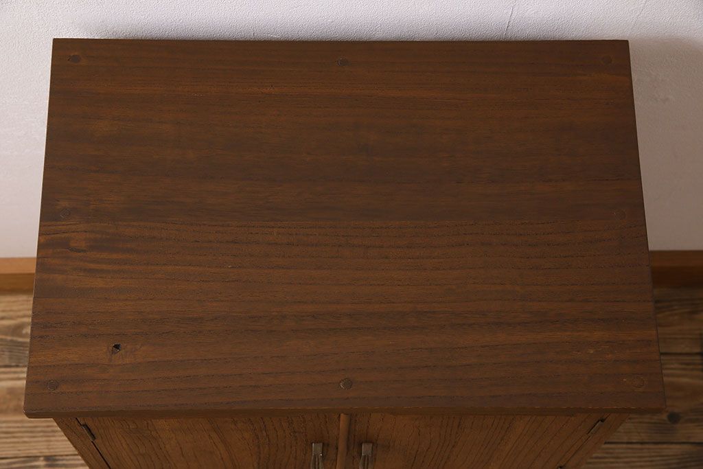 レトロ家具　昭和レトロ　古い桐材の小ぶりでシンプルなアンティーク収納棚
