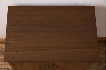 レトロ家具　昭和レトロ　古い桐材の小ぶりでシンプルなアンティーク収納棚