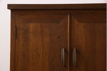 レトロ家具　昭和レトロ　古い桐材の小ぶりでシンプルなアンティーク収納棚