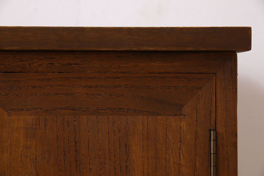 レトロ家具　昭和レトロ　古い桐材の小ぶりでシンプルなアンティーク収納棚