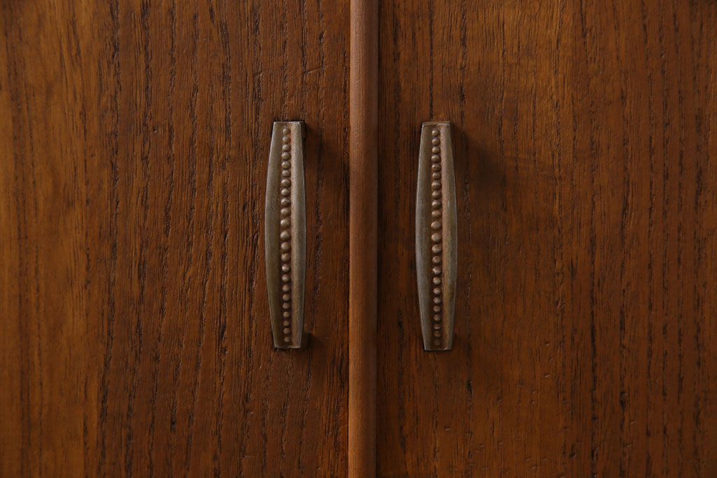 レトロ家具　昭和レトロ　古い桐材の小ぶりでシンプルなアンティーク収納棚