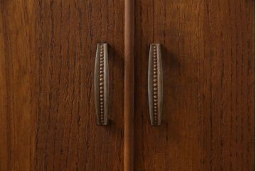 レトロ家具　昭和レトロ　古い桐材の小ぶりでシンプルなアンティーク収納棚