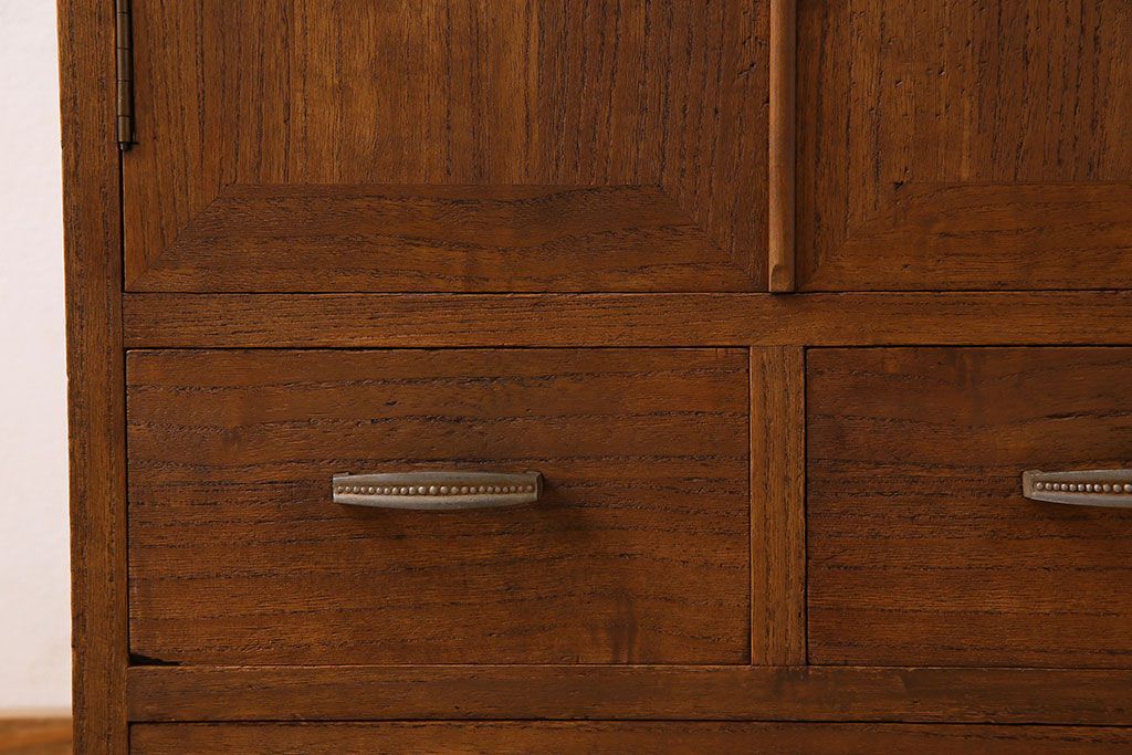 レトロ家具　昭和レトロ　古い桐材の小ぶりでシンプルなアンティーク収納棚