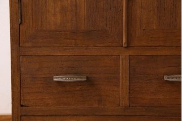 レトロ家具　昭和レトロ　古い桐材の小ぶりでシンプルなアンティーク収納棚