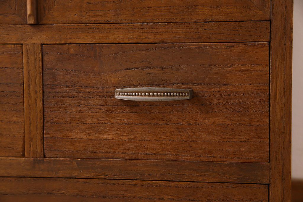 レトロ家具　昭和レトロ　古い桐材の小ぶりでシンプルなアンティーク収納棚