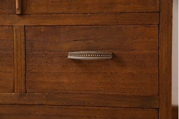 レトロ家具　昭和レトロ　古い桐材の小ぶりでシンプルなアンティーク収納棚