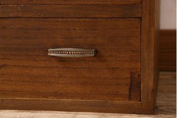 レトロ家具　昭和レトロ　古い桐材の小ぶりでシンプルなアンティーク収納棚