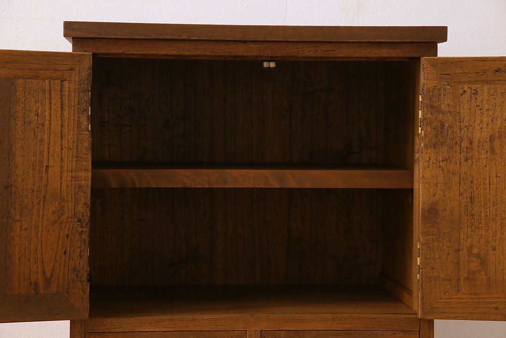 レトロ家具　昭和レトロ　古い桐材の小ぶりでシンプルなアンティーク収納棚