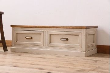 アンティーク家具　アンティークペイント　小ぶりなローチェスト(ローボード)