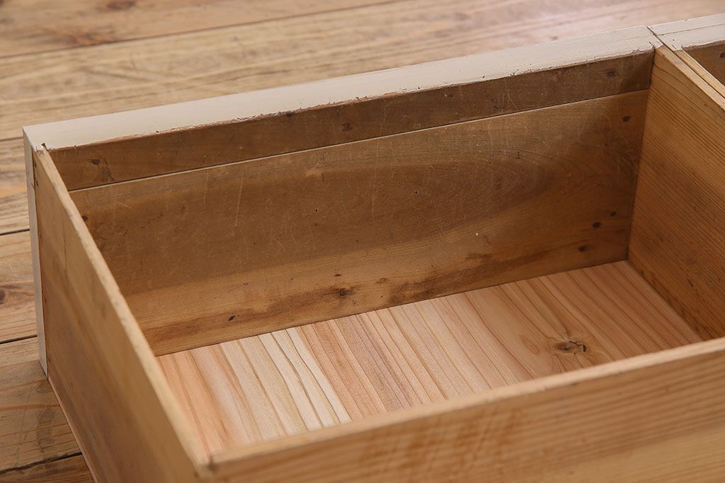 アンティーク家具　アンティークペイント　小ぶりなローチェスト(ローボード)