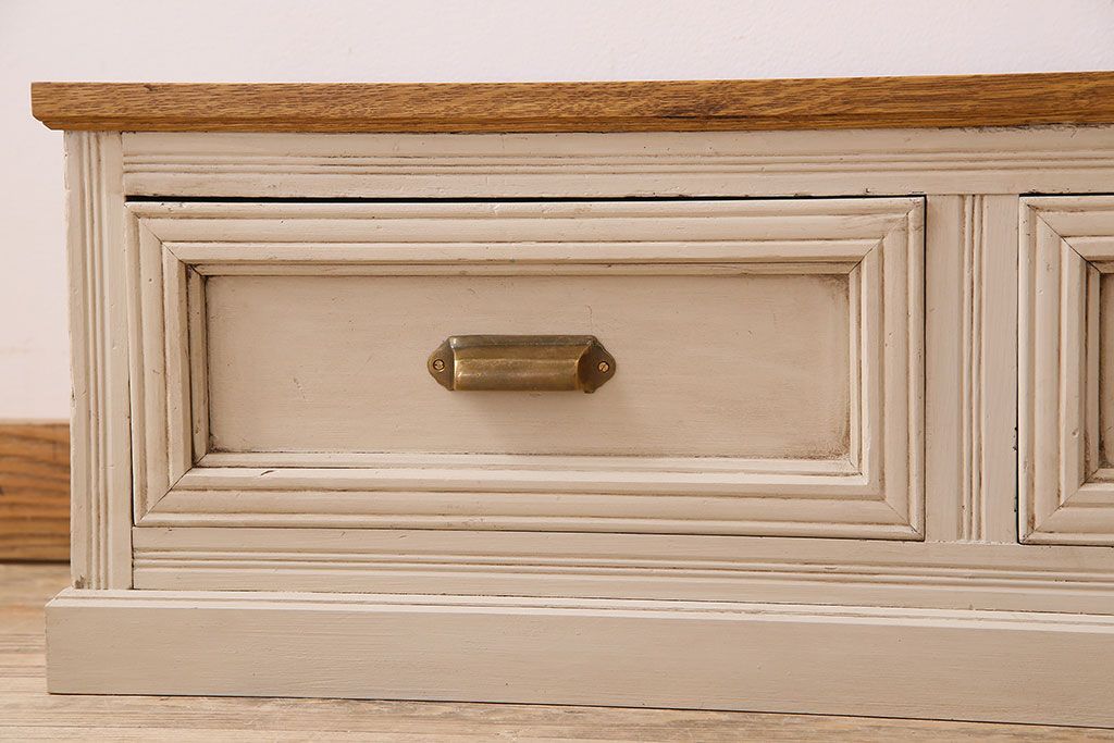 アンティーク家具　アンティークペイント　小ぶりなローチェスト(ローボード)