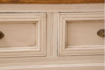 アンティーク家具　アンティークペイント　小ぶりなローチェスト(ローボード)